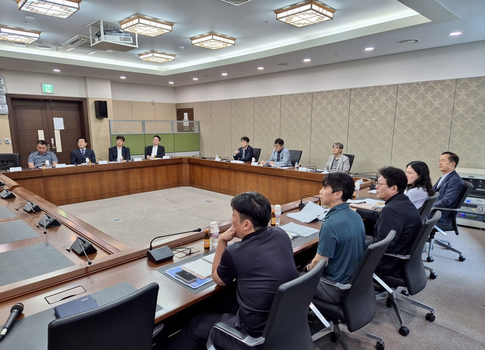 새만금개발청은 17일 한국국토정보공사(LX)와 새만금지역의 발전을 위한'공간정보 기술 협력 간담회'를 개최했다.