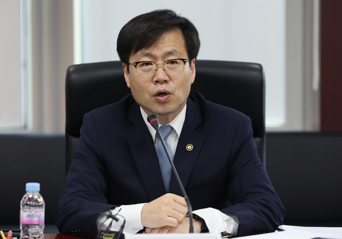 여한구 산업통상자원부 통상교섭본부장이 17일 서울 종로구 한국무역보험공사에서 열린 제46회 통상추진위원회 회의에서 발언을 하고 있다. 연합뉴스