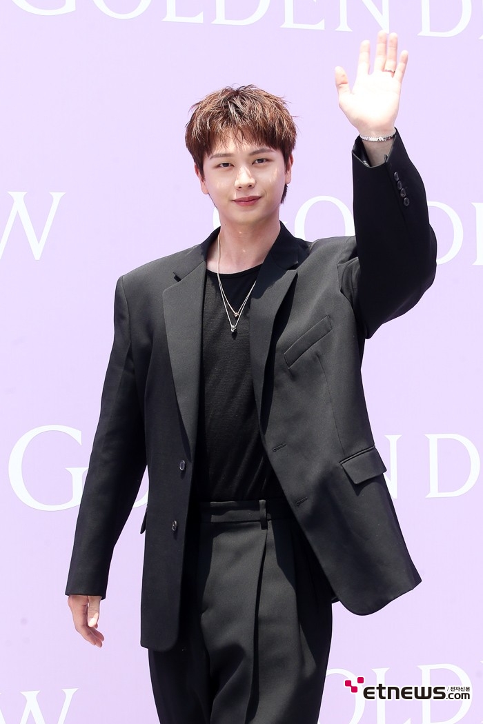 [ET포토] 육성재, '돋보이는 넓은 어깨'