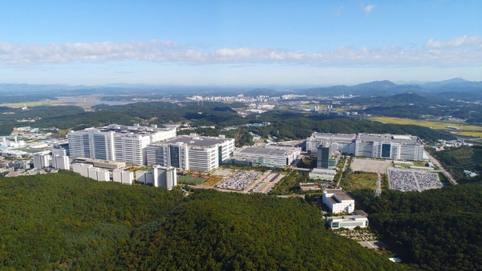 경기북부, LG디스플레이 대규모 투자로 첨단 제조업 허브 '재도약'