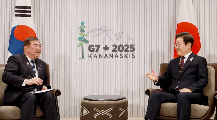 이재명 대통령, G7 계기 한일 정상회담
     (캐내내스키스[캐나다]=연합뉴스) 홍해인 기자 = 이재명 대통령이 17일(현지시간) 캐나다 앨버타주 캐내내스키스 주요 7개국(G7) 정상회의장에서 이시바 시게루 일본 총리와 한일 정상회담을 하고 있다. 2025.6.18
     hihong@yna.co.kr
 (끝)