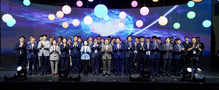 광주시는 19일 북구 중흥동 광주역 수화물 주차장 부지에 건립한 '빛고을창업스테이션(STA·G)'을 정식 개관했다.