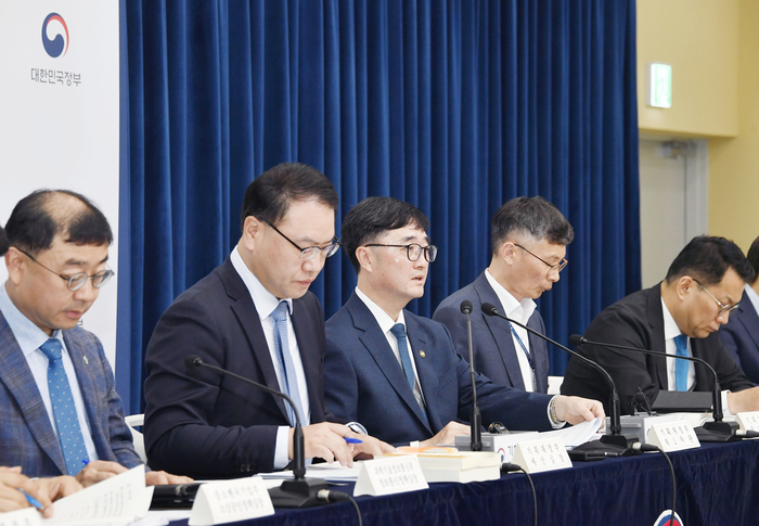 임기근 기재부 2차관이 19일 2025년 2차 추가경정예산에 대해 설명하고 있다.[기재부 제공]