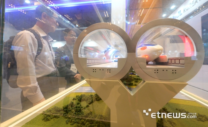 [포토] 꿈의 교통수단 '하이퍼 튜브'