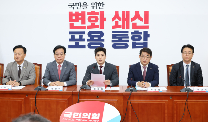 국민의힘 김용태 비상대책위원장이 19일 서울 여의도 국회에서 열린 “비리백화점 이재명 정부 인사청문회 대책회의”에서 발언하고 있다.(사진=연합뉴스)