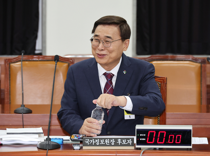 이종석 국가정보원장 후보자가 19일 오후 서울 여의도 국회 정보위원회에서 대북·안보 관련 질의를 위해 비공개로 진행되는 인사청문회에 참석해 자리하고 있다.(사진=연합뉴스)