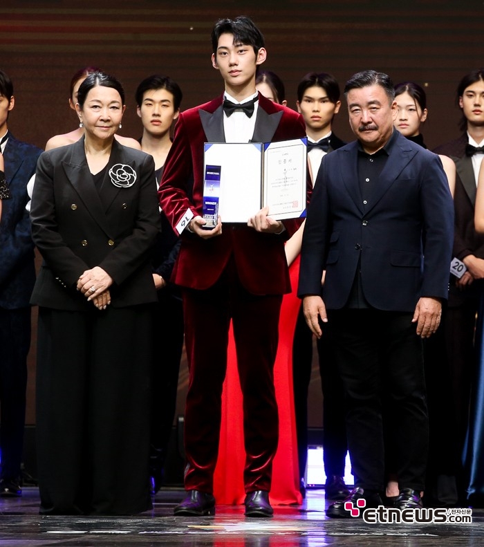 [ET포토] 황주원, '페이스 오브 아시아 위너의 자신감'