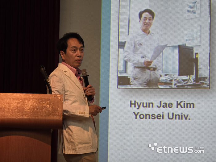 김현재 연세대 교수가 23일 서울 강남구 포스코타워 역삼에서 열린 한국정보디스플레이학회의 'SID 심화 리뷰 워크숍'에서 발표하고 있다. (사진 = 김영호 기자)