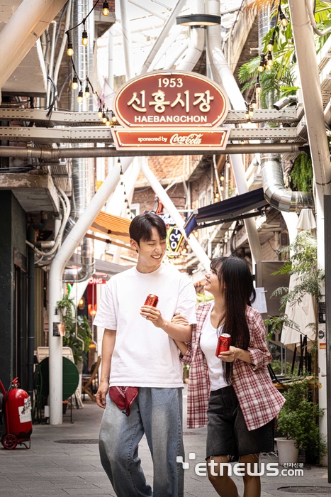 [포토] 한국 코카-콜라, 해방촌 신흥시장과 브랜딩 협업해요~