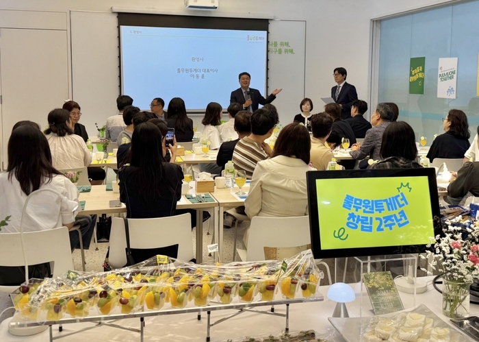 이동훈 풀무원푸드앤컬처 대표가 풀무원투게더 장애인 근로자 가족들에게 감사 인사를 전했다.