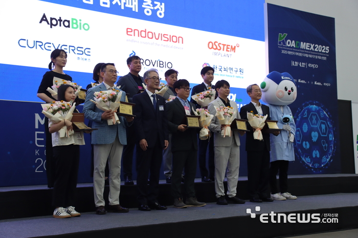 '자강 Junto 포럼' 감사패 수여식 현장