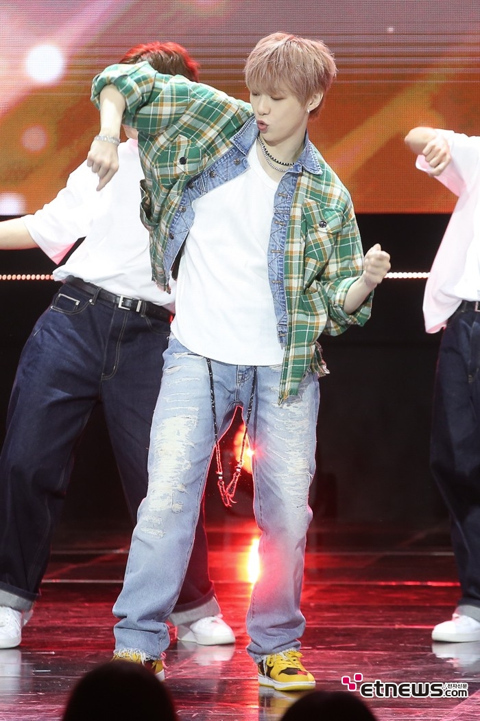 [ET포토] 강다니엘, '우아한 댄스'