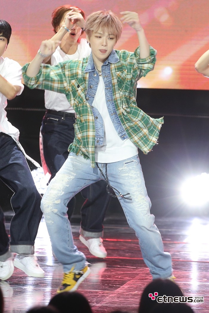 [ET포토] 강다니엘, '힙한 퍼포먼스'