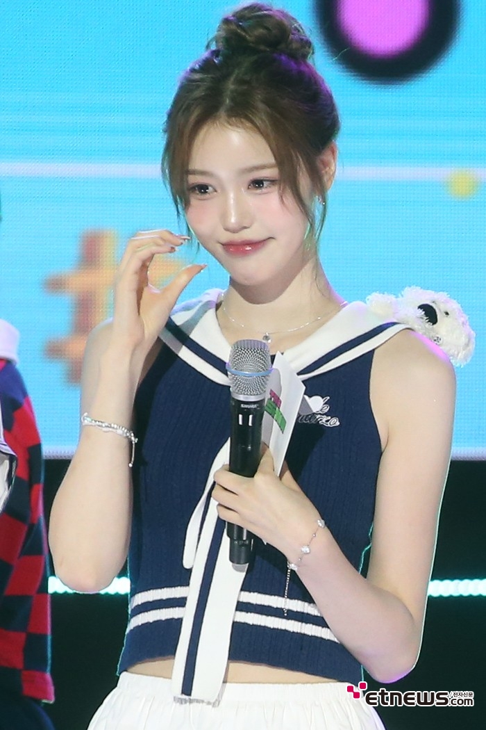 [ET포토] 이즈나 세비, '오늘도 예쁨'