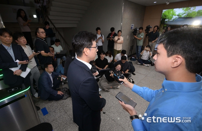 [포토] 배경훈 과기정통부 장관 후보자 출근