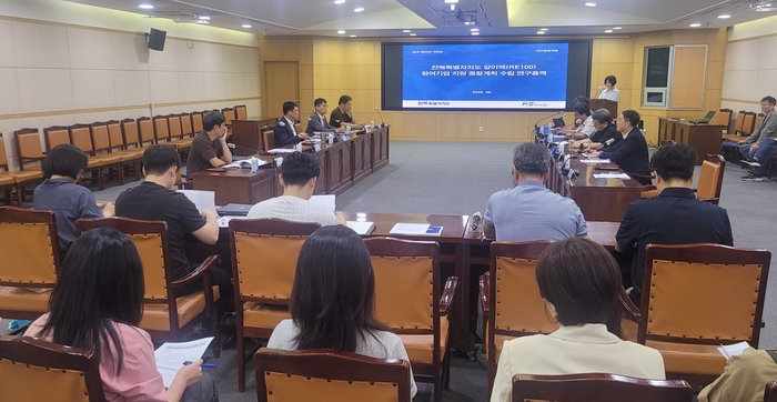 전북특별자치도는 24일 도청 중회의실에서 'RE100 참여기업 지원 종합계획 수립 용역' 착수보고회를 열고, 정책 추진 방향과 과업 수행 계획을 논의했다.