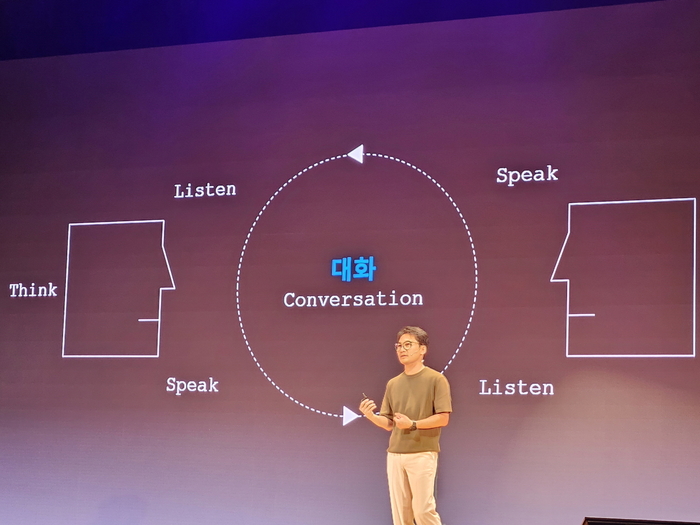 임지동 LG전자 CX센터 전문위원이 24일 서울 코엑스에서 열린 '제2회 퓨쳐디자인포럼'에서 기조강연을 하고 있다. (사진=배옥진)