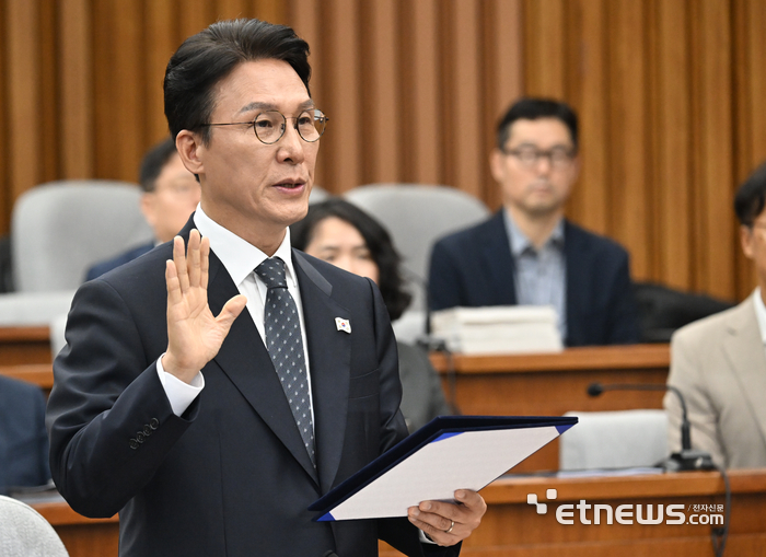 [포토] 선서하는 김민석 후보자