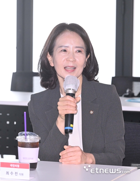 인사말 하는 최수진 바이오헬스 디지털혁신포럼 공동의장