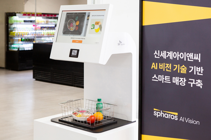 신세계아이앤씨가 지난 달 SK하이닉스 이천 캠퍼스 스마트매장에 AI 계산대 솔루션을 도입했다. [사진=신세계아이앤씨]