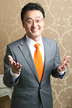 개그맨 권영찬, 유튜브 '행복 트로트' 방송 론칭···트로트로 중년 감성 위로