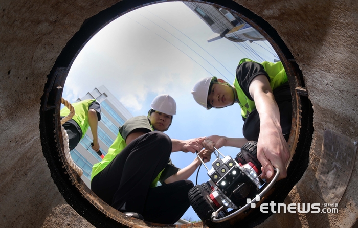 [포토] CCTV 로봇으로 장마철 하수 시설 정비