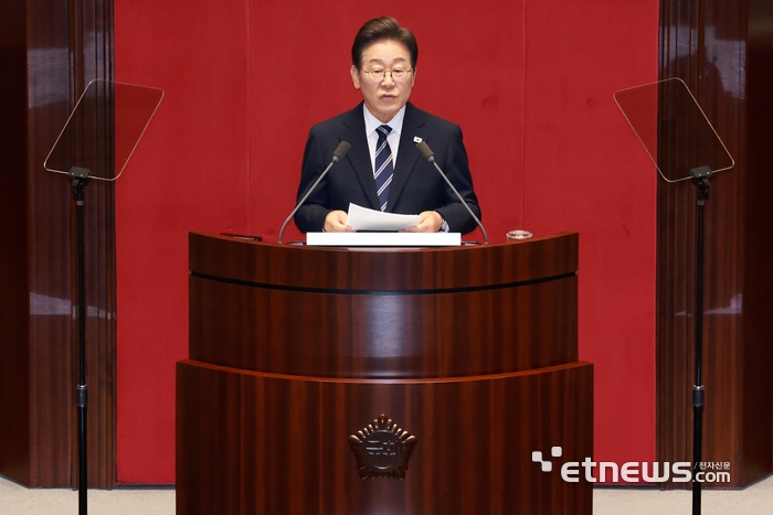 [포토] 이재명 대통령 “지금이 바로 '경제는 타이밍'”
