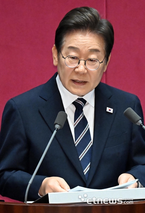 [포토] 李대통령 “무너진 경제 회복하는 일, 가장 시급한