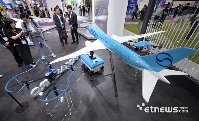 [포토] 항공기 외관검사, 드론과 로봇으로