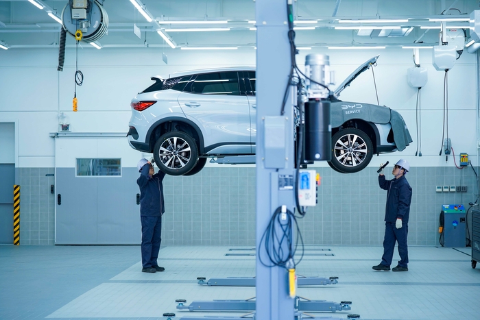 BYD코리아가 4월 BYD 아토 3 첫 출고 이후 3개월이 도래함에 따라 차량 구매 이후 3개월 또는 주행거리 5000km에 도달한 고객에 무상 정기점검 서비스를 제공한다