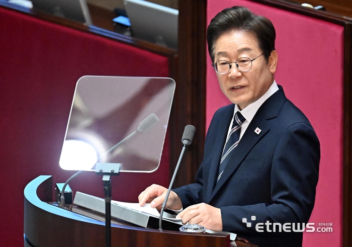 [포토] 李 대통령 “경제는 타이밍…긴축 고집은 무책임한 방관”