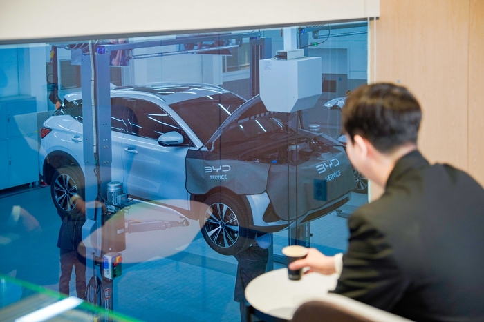 BYD코리아가 4월 BYD 아토 3 첫 출고 이후 3개월이 도래함에 따라 차량 구매 이후 3개월 또는 주행거리 5000km에 도달한 고객에 무상 정기점검 서비스를 제공한다