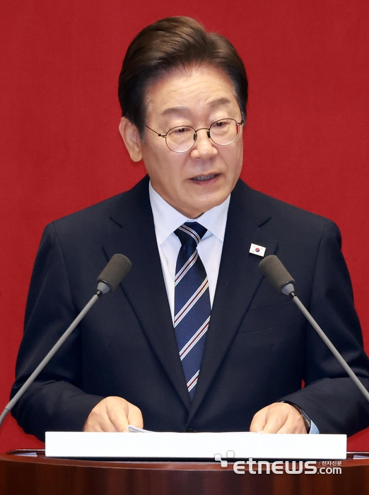 [포토] 李 대통령 “경제위기..긴축 고집하는 건 정부 존재 이유 부정하는 일”