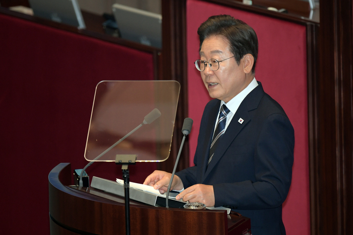   ù ȸ      (=մ)   26  ǵ ȸ ȸ忡  2 ߰   ù  ϰ ִ. 2025.6.26 [ȸڴ]     photo@yna.co.kr ()