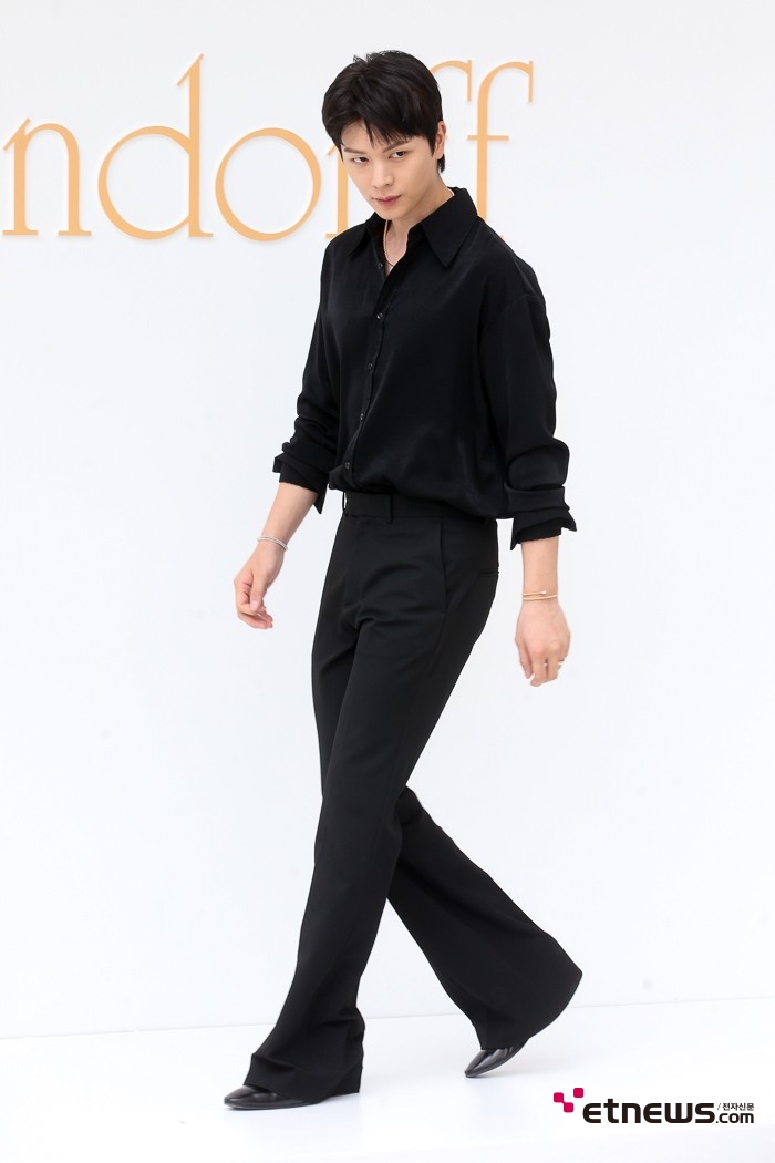 [ET포토] 육성재, '정핏 패션으로 섹시한 분위기'