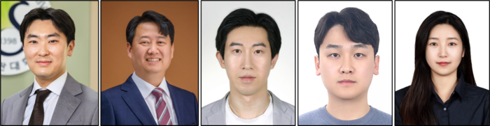 (왼쪽부터) 전일 성균관대 교수, 김동석 UNIST 교수, 이일현 성균관대 박사과정생, 신윤섭 UNIST 박사, 한지예 성균관대 박사. (사진=성균관대)
