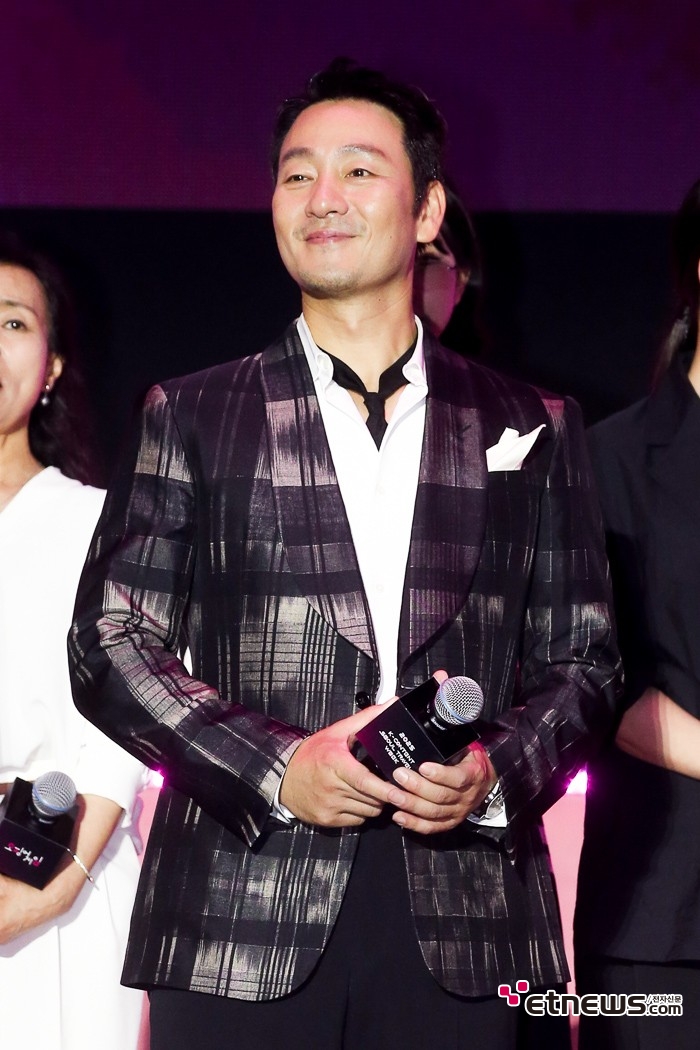 [ET포토] 박해수, '감격한 표정'