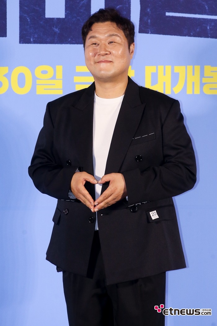 [ET포토] 윤경호, '하트 제조기'