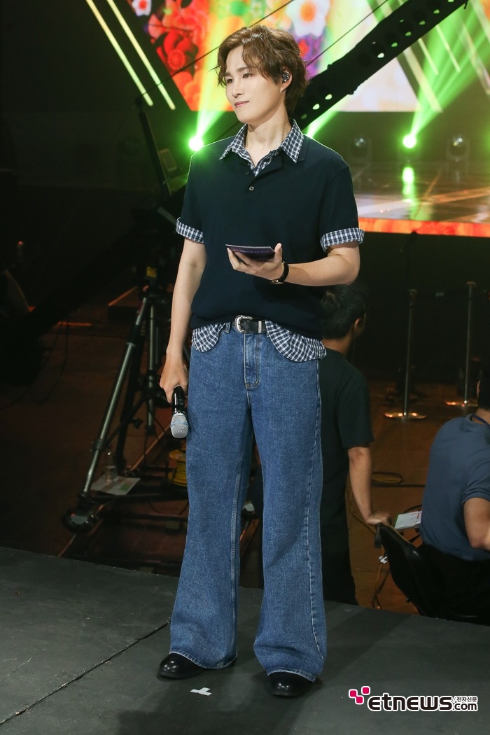 [ET포토] 김희재, '디테일이 멋진 패션'