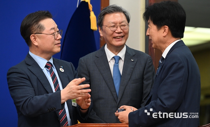 [포토] 대화하는 박일준-김창범-오기형