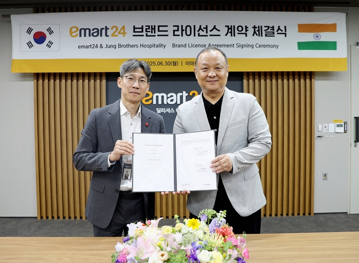 이마트24 최진일 대표(왼쪽)과 인도 시장 1세대 한인 사업가 피터 정