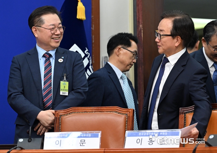 [포토] 대화하는 박일준-이동근