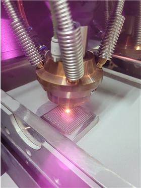 원자력연이 자체 개발한 3D 프린터로 수소연료전지용 금속 분리판을 제조하고 있다.