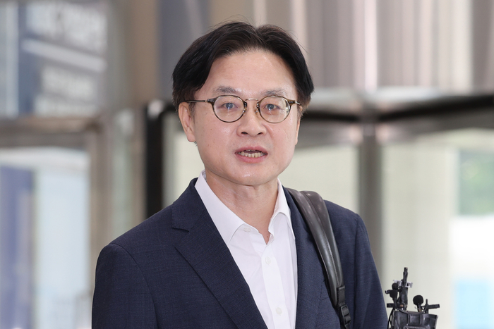 산업통상자원부 장관 후보자로 지명된 김정관 두산에너빌리티 사장이 30일 서울 강남구 한국기술센터에 마련된 인사청문회 준비사무실로 첫 출근하며 취재진의 질문에 답하고 있다. 연합뉴스