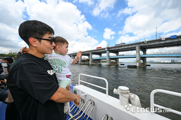 [포토] 한강버스 시민체험단