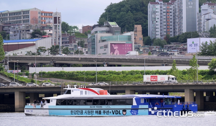 [포토] 시범운항 시작한 한강버스