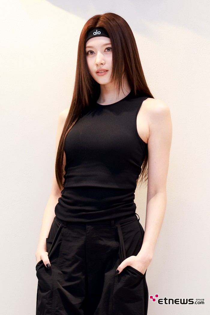 [ET포토] 트와이스 사나, '오늘은 다른 분위기'