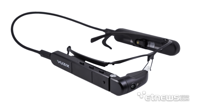 현대종합금속에 납품한 Vuzix의 M400 모델.