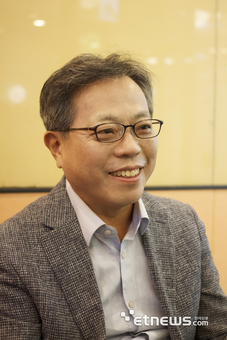 장병탁 투모로로보틱스 대표(서울대 교수·서울대AI연구원장). 장 대표는 서울대 컴퓨터공학부 교수이자 인공지능(AI) 및 뇌인지과학 분야 연구에 40년 이상 매진한 석학이다. 2019년 서울대인공지능연구원(AIIS)을 설립하고 초대 원장을 맡아, 글로벌 수준의 '피지컬 AI'를 중심으로 한 연구를 주도해왔다.