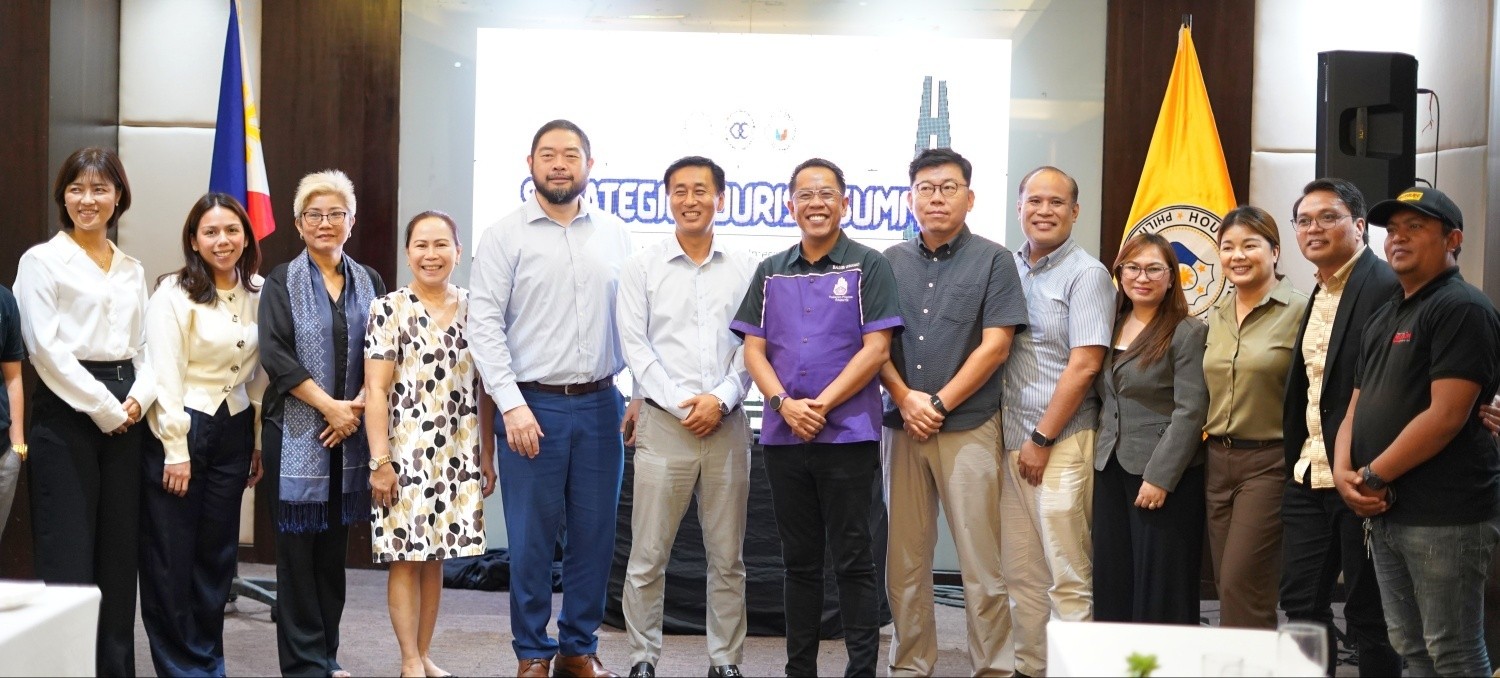 -사진= 좌측끝 5번째부터 시계방향으로 프란시스 루이 (아보이티즈그룹  라긴딩안  커머셜 디벨로프먼트 헤드), 김두열(카가얀 데오로  한인회 직항추진 위원장), 밤비  이마노(하원 국회의원), 이진욱(카가얀 데 오로 한인회장)